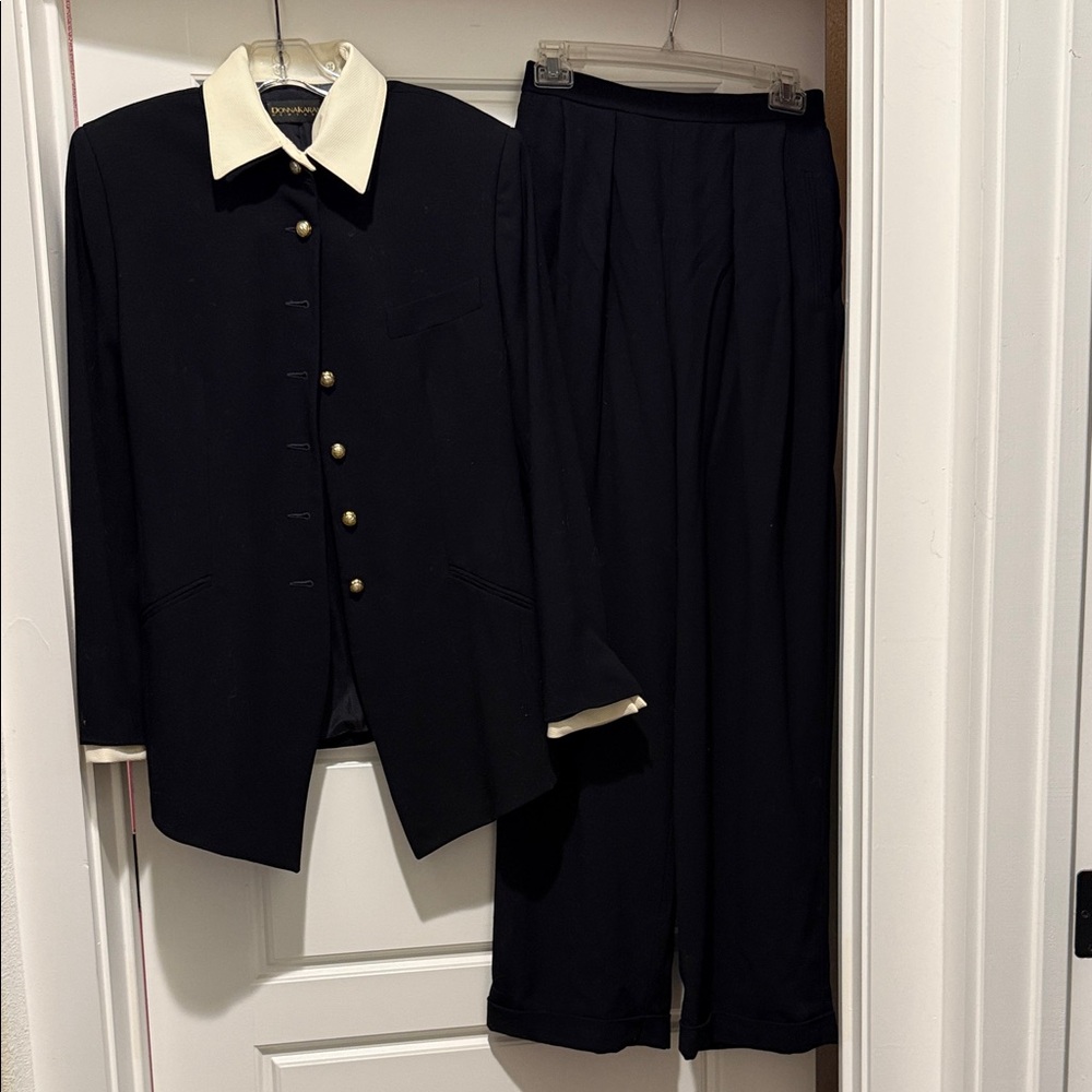 Donna Karan Elegant Black Pants Suit